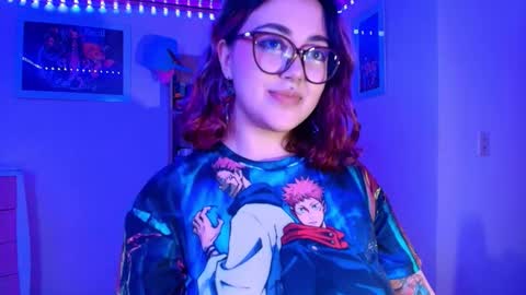 Snapshot of violeet_smile chatting on 11/12/25, 02:45 violet online show from 11/12/25, 02:45