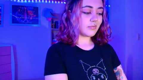 Snapshot of violeet_smile chatting on 11/15/25, 06:22 violet online show from 11/15/25, 06:22