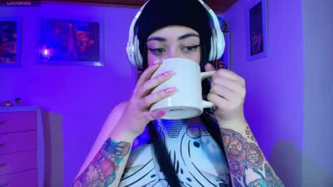 violet online show from 04/15/26, 02:40