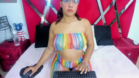 Snapshot of violehtx chatting on 05/27/26, 01:08 violehtx online show from 05/27/26, 01:08