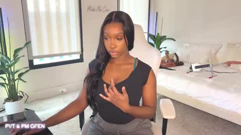 Fantasy Black Girl online show from 01/24/25, 06:46