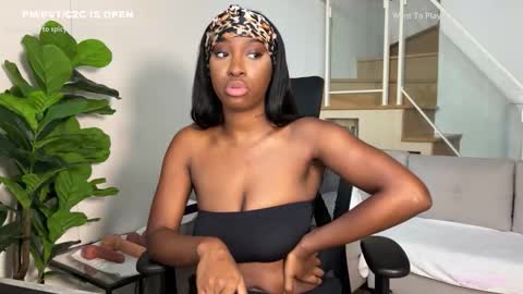 Snapshot of violet6xft chatting on 03/27/26, 08:26 Fantasy Black Girl online show from 03/27/26, 08:26