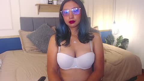 V I O L E T  online show from 04/08/26, 02:17