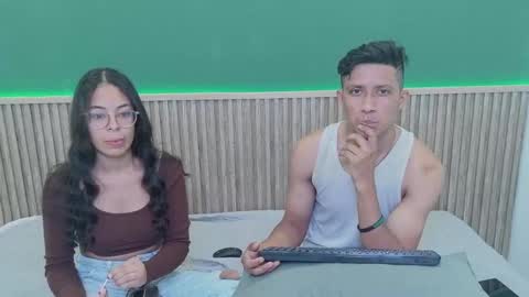 violet_and_dylan online show from 12/04/25, 12:03