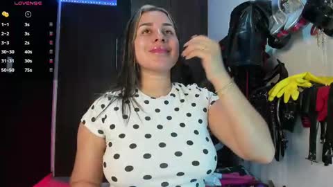 Snapshot of violet_bdsmx chatting on 06/18/26, 10:14 Kim online show from 06/18/26, 10:14