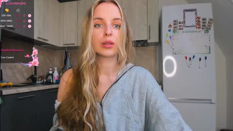 Snapshot of violet_blue_eyes chatting on 02/05/25, 01:33 Violet online show from 02/05/25, 01:33