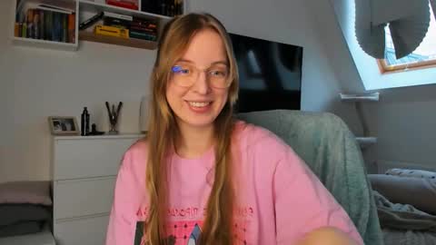 Snapshot of violet_blue_eyes chatting on 12/02/25, 11:37 Violet online show from 12/02/25, 11:37