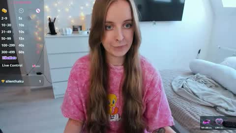 Snapshot of violet_blue_eyes chatting on 03/13/26, 01:07 Violet online show from 03/13/26, 01:07