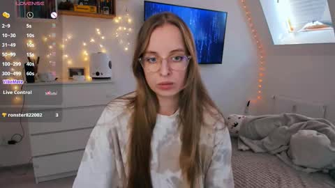 Snapshot of violet_blue_eyes chatting on 03/18/26, 01:47 Violet online show from 03/18/26, 01:47