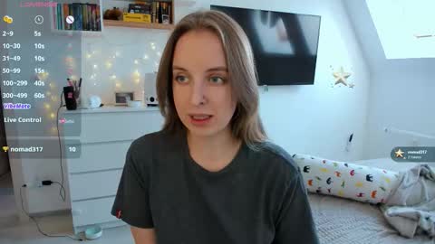 Snapshot of violet_blue_eyes chatting on 03/22/26, 01:03 Violet online show from 03/22/26, 01:03