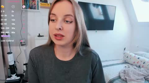 Snapshot of violet_blue_eyes chatting on 04/20/26, 12:08 Violet online show from 04/20/26, 12:08