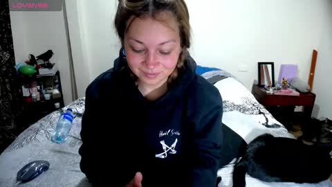 Snapshot of violet_bosh chatting on 10/06/25, 03:09 Violet online show from 10/06/25, 03:09