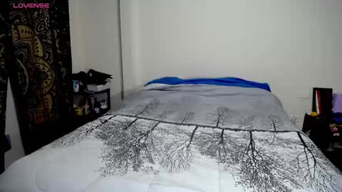 Snapshot of violet_bosh chatting on 11/21/25, 02:27 Violet online show from 11/21/25, 02:27