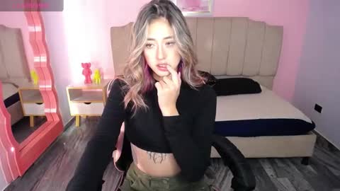 Snapshot of violet_ch chatting on 12/09/24, 04:37 violet online show from 12/09/24, 04:37