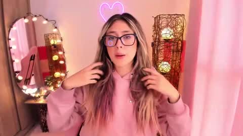 Snapshot of violet_ch chatting on 01/09/25, 07:40 violet online show from 01/09/25, 07:40