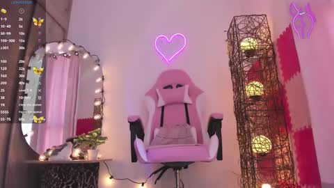 Snapshot of violet_ch chatting on 01/18/25, 04:53 violet online show from 01/18/25, 04:53