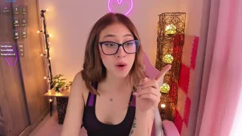 Snapshot of violet_ch chatting on 02/22/25, 11:03 violet online show from 02/22/25, 11:03