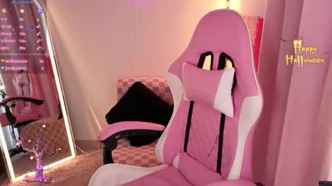 Snapshot of violet_ch chatting on 10/11/25, 05:44 violet online show from 10/11/25, 05:44