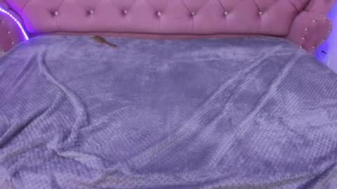 Snapshot of violet_evans07 chatting on 03/06/25, 04:07 online show from 03/06/25, 04:07