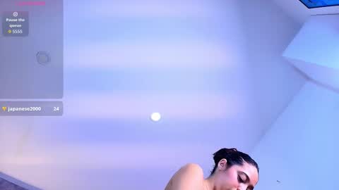 Snapshot of violet_giraldo chatting on 11/21/25, 02:05 violet_giraldo online show from 11/21/25, 02:05