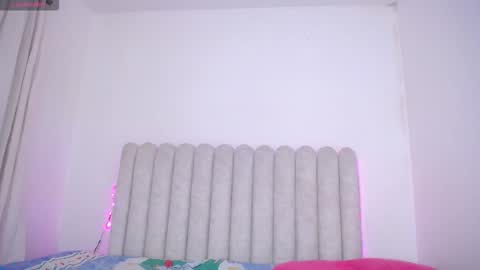 Snapshot of violet_giraldo chatting on 02/17/26, 06:36 violet_giraldo online show from 02/17/26, 06:36