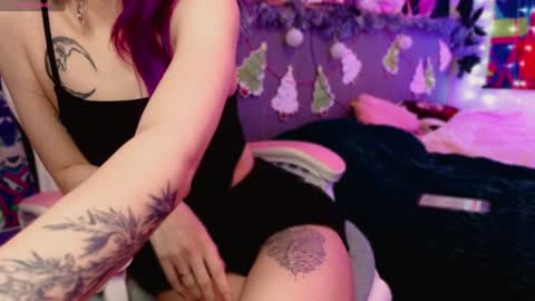 Deya online show from 12/25/24, 11:22