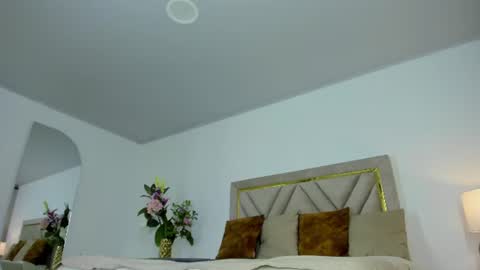 Snapshot of violet_queen2 chatting on 06/18/26, 06:56 Mary online show from 06/18/26, 06:56
