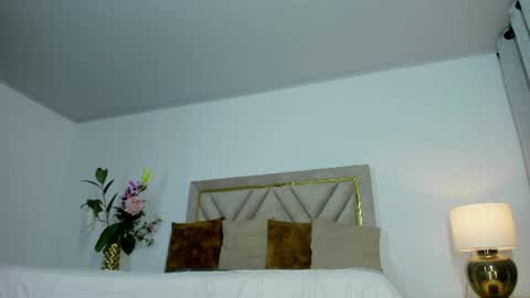 Snapshot of violet_queen2 chatting on 07/14/26, 06:57 Mary online show from 07/14/26, 06:57