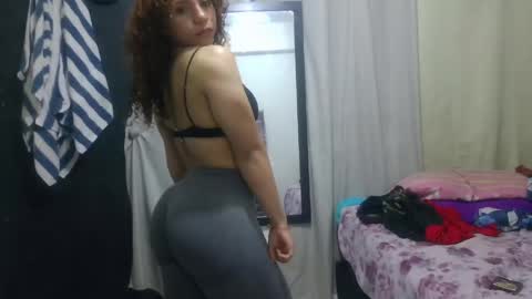 Snapshot of violet_smmithh chatting on 04/15/26, 12:28 Violet online show from 04/15/26, 12:28