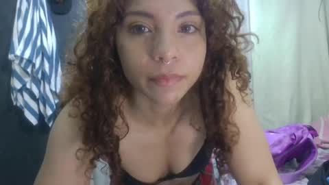 Snapshot of violet_smmithh chatting on 04/16/26, 12:22 Violet online show from 04/16/26, 12:22