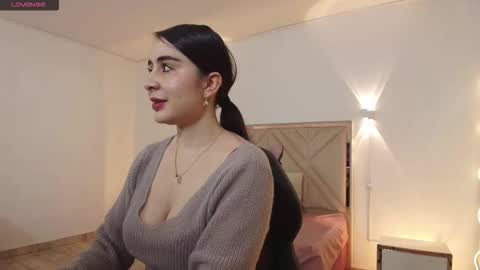 violet_tay1 online show from 10/26/25, 12:00