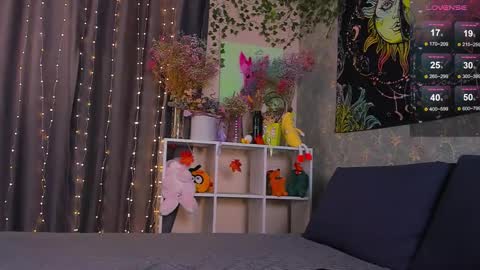 Violet online show from 10/25/25, 04:42