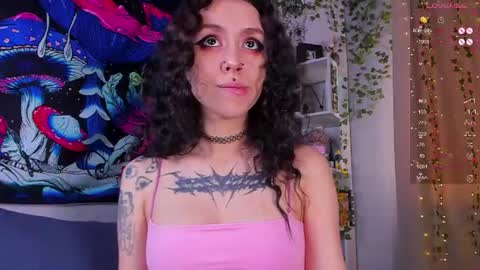 Snapshot of violet_walker7 chatting on 06/15/26, 04:36 Violet online show from 06/15/26, 04:36
