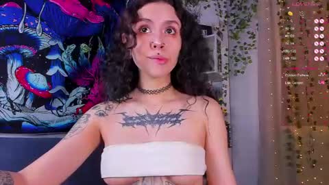 Snapshot of violet_walker7 chatting on 06/27/26, 06:51 Violet online show from 06/27/26, 06:51