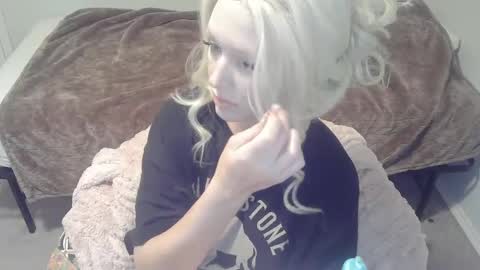 violet_winter97 online show from 12/02/24, 03:04
