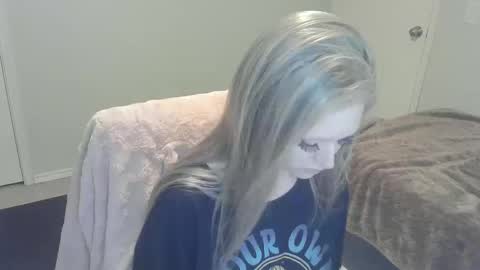 violet_winter97 online show from 12/19/24, 07:07