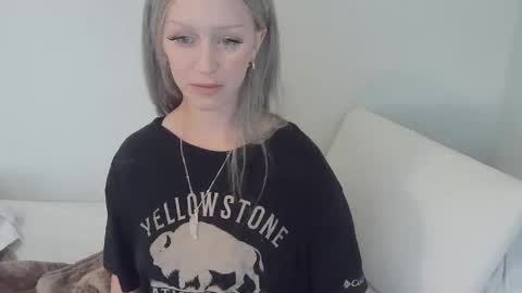 violet_winter97 online show from 12/22/24, 07:10