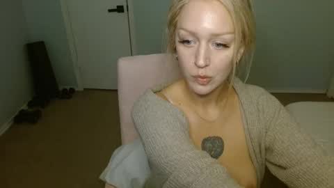 violet_winter97 online show from 01/23/25, 05:13