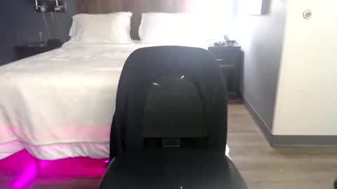 violet_winter97 online show from 03/18/26, 05:38