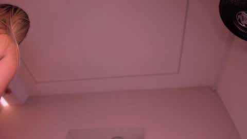 Snapshot of violeta_abel chatting on 09/20/25, 10:16 Violeta  online show from 09/20/25, 10:16