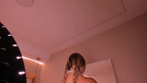 Snapshot of violeta_abel chatting on 10/08/25, 11:19 Violeta  online show from 10/08/25, 11:19