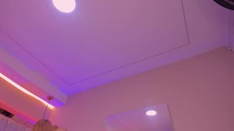 Snapshot of violeta_abel chatting on 10/21/25, 10:49 Violeta  online show from 10/21/25, 10:49