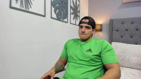 VIOLETA AND MAXX online show from 12/02/25, 12:05