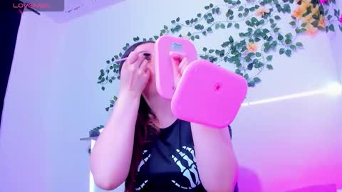 Snapshot of violeta_cutee chatting on 03/09/26, 02:54 Violeta online show from 03/09/26, 02:54