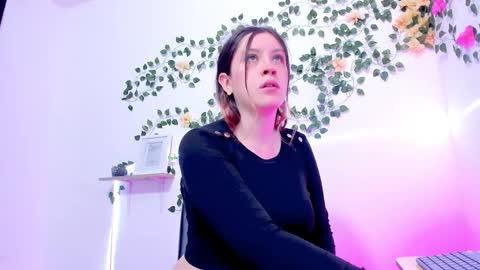 Snapshot of violeta_cutee chatting on 03/17/26, 01:47 Violeta online show from 03/17/26, 01:47