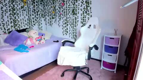 Snapshot of violeta_milleer chatting on 12/02/24, 05:37 Violeta online show from 12/02/24, 05:37