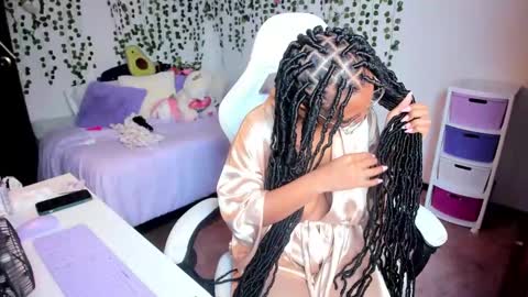 Snapshot of violeta_milleer chatting on 12/10/24, 02:50 Violeta online show from 12/10/24, 02:50