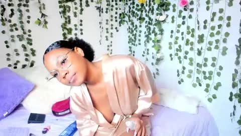 Snapshot of violeta_milleer chatting on 02/05/25, 02:37 Violeta online show from 02/05/25, 02:37