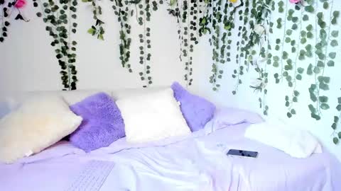 Snapshot of violeta_milleer chatting on 02/06/25, 05:30 Violeta online show from 02/06/25, 05:30