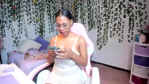 Snapshot of violeta_milleer chatting on 09/16/25, 03:02 Violeta online show from 09/16/25, 03:02
